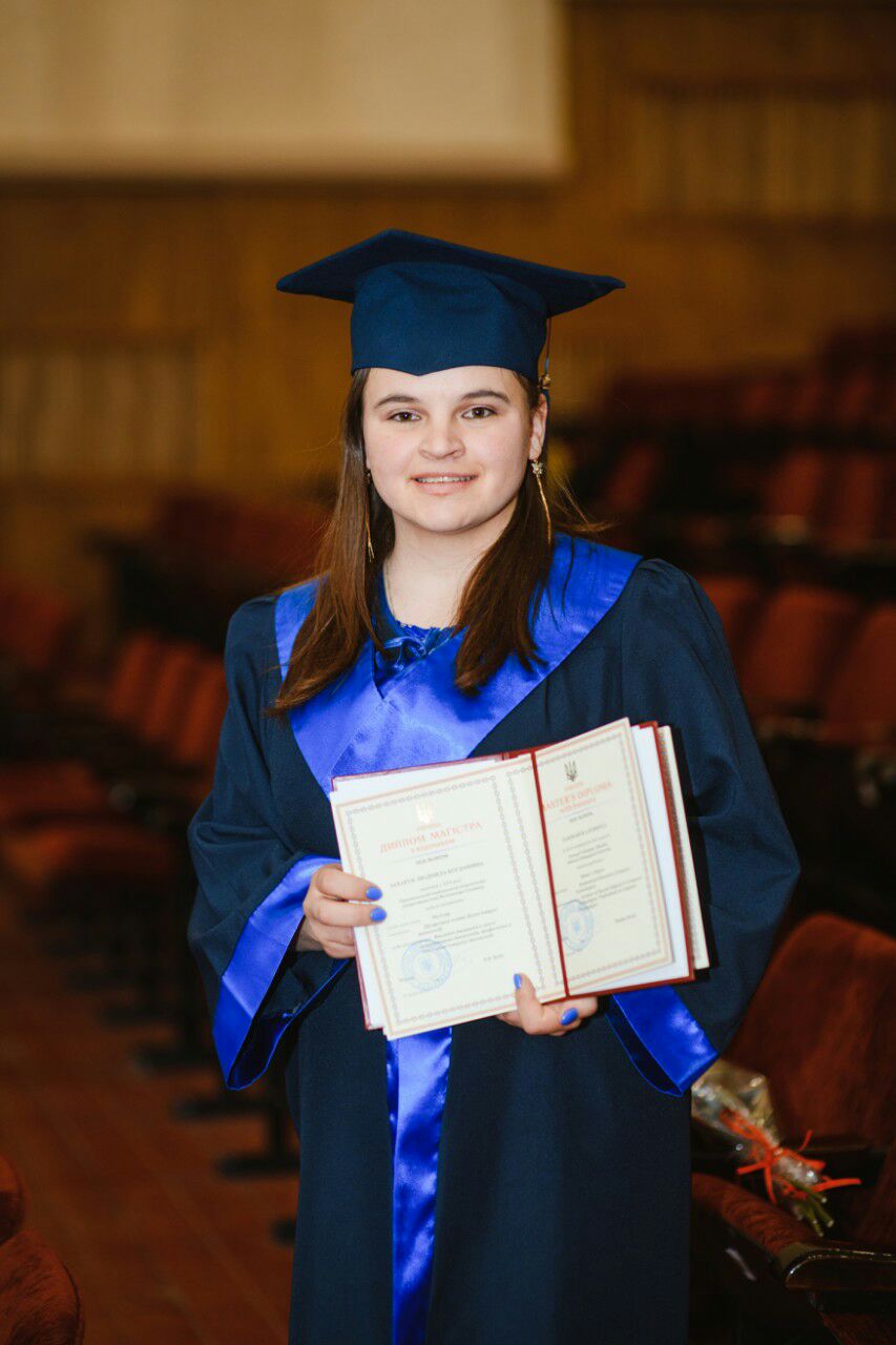 Заслужений диплом магістра  (з відзнакою).